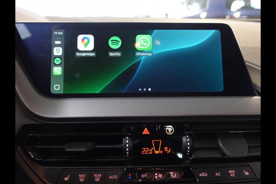 BMW 1-serie 118i M-Sport Automaat Digitale Cockpit Climate control Stoel verwarming LED  Sfeer verlichting Lichtmetalen velgen Navigatie Apple carplay/ Android auto Parkeersensoren
