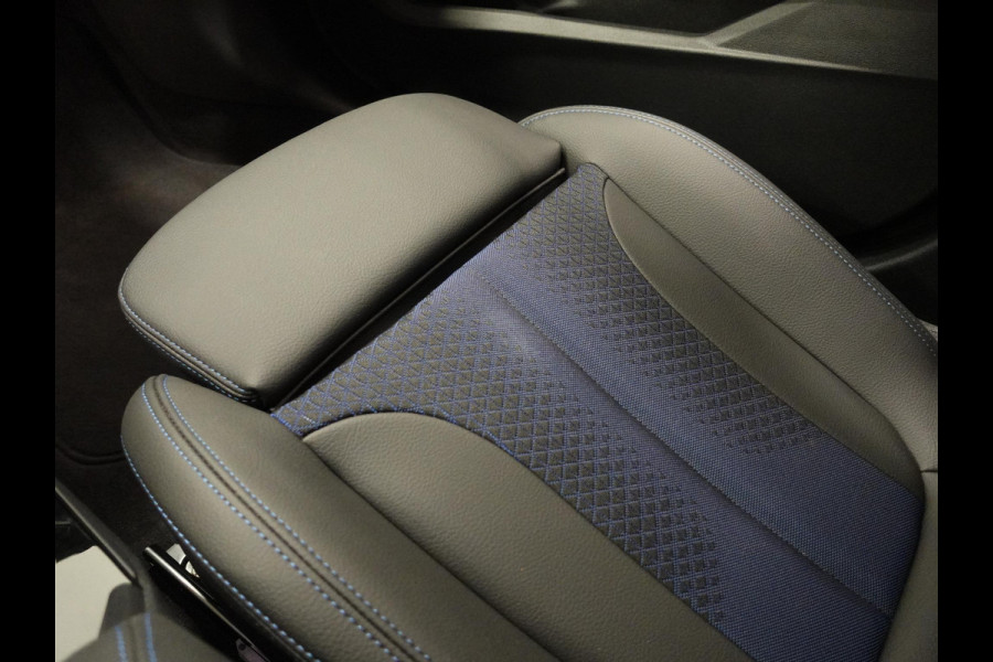 BMW 1-serie 118i M-Sport Automaat Digitale Cockpit Climate control Stoel verwarming LED  Sfeer verlichting Lichtmetalen velgen Navigatie Apple carplay/ Android auto Parkeersensoren