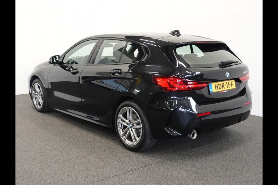 BMW 1-serie 118i M-Sport Automaat Digitale Cockpit Climate control Stoel verwarming LED  Sfeer verlichting Lichtmetalen velgen Navigatie Apple carplay/ Android auto Parkeersensoren