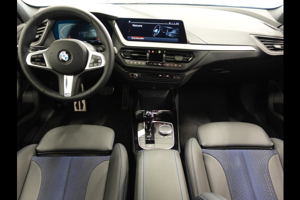 BMW 1-serie 118i M-Sport Automaat Digitale Cockpit Climate control Stoel verwarming LED  Sfeer verlichting Lichtmetalen velgen Navigatie Apple carplay/ Android auto Parkeersensoren
