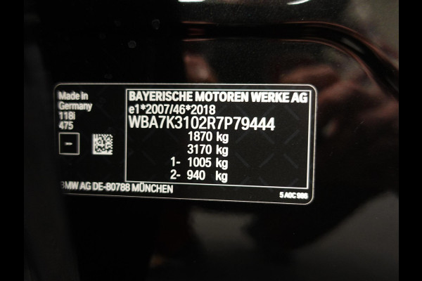 BMW 1-serie 118i M-Sport Automaat Digitale Cockpit Climate control Stoel verwarming LED  Sfeer verlichting Lichtmetalen velgen Navigatie Apple carplay/ Android auto Parkeersensoren