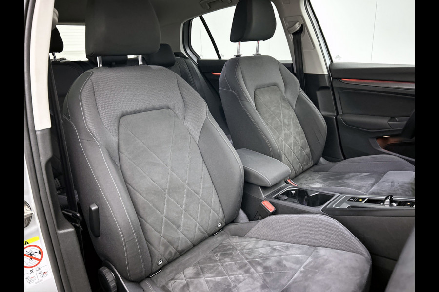 Volkswagen Golf 1.5 eTSI Business+(Goed OnderH, Stoelmassage, StoelV, Camera, Carplay, Navi, Addapt Cruise, Etc)