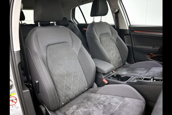 Volkswagen Golf 1.5 eTSI Business+(Goed OnderH, Stoelmassage, StoelV, Camera, Carplay, Navi, Addapt Cruise, Etc)
