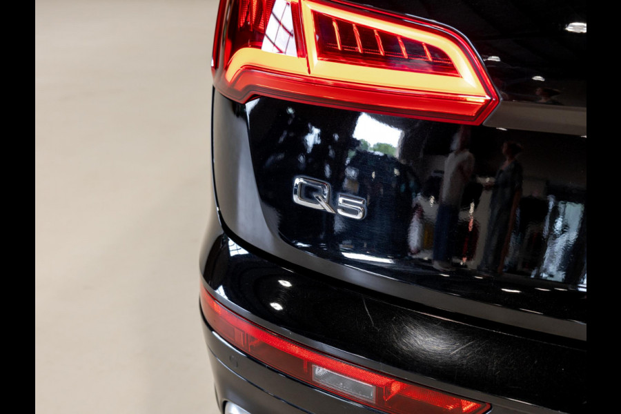 Audi Q5 55 TFSI e S-Line edition / 367pk / Panorama dak / Trekhaak / Leder / Achteruitrij camera /