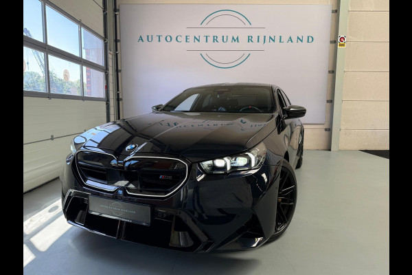 BMW 5 Serie M5 Automaat, Carbon pakket, keramische remmen, HUD, Bowers & Wilkins, M Multifunctionele Stoelen