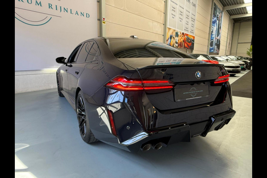 BMW 5 Serie M5 Automaat, Carbon pakket, keramische remmen, HUD, Bowers & Wilkins, M Multifunctionele Stoelen