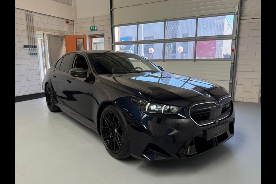 BMW 5 Serie M5 Automaat, Carbon pakket, keramische remmen, HUD, Bowers & Wilkins, M Multifunctionele Stoelen