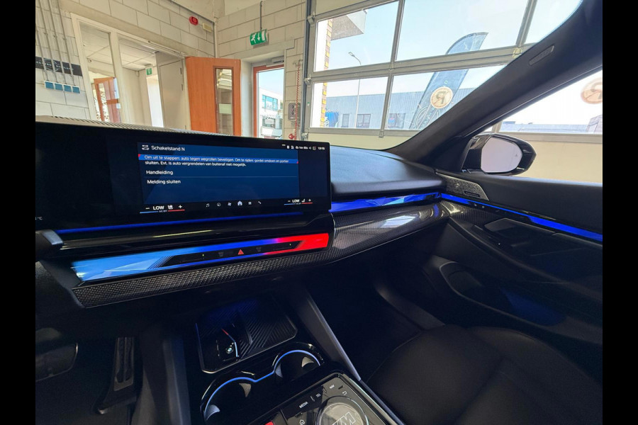 BMW 5 Serie M5 Automaat, Carbon pakket, keramische remmen, HUD, Bowers & Wilkins, M Multifunctionele Stoelen