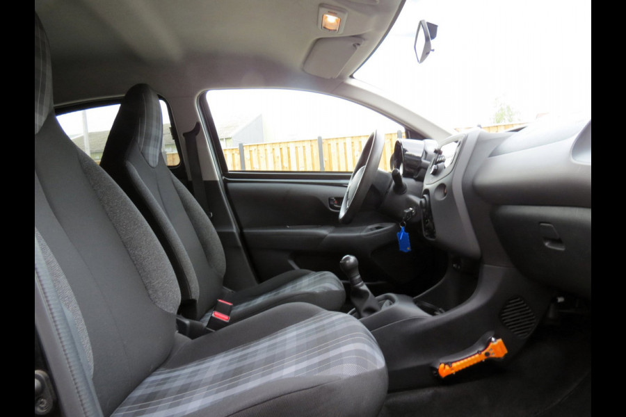 Peugeot 108 1.0 e-VTi Active 5-DRS | AIRCO | ALL-SEASON BANDEN | BLUETOOTH | ORIGINEEL NEDERLANDSE AUTO |