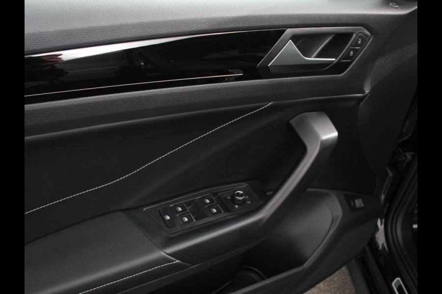 Volkswagen T-Roc 1.5 TSI DSG R-Line Climate control Adaptieve cruise control LED Navigatie Achteruitrijcamera Parkeersensoren Apple Carplay Android Auto Radio