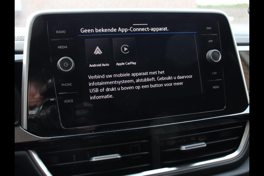 Volkswagen T-Roc 1.5 TSI DSG R-Line Climate control Adaptieve cruise control LED Navigatie Achteruitrijcamera Parkeersensoren Apple Carplay Android Auto Radio