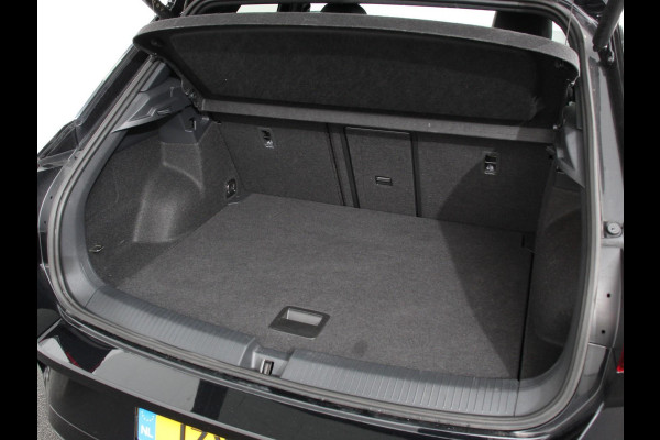 Volkswagen T-Roc 1.5 TSI DSG R-Line Climate control Adaptieve cruise control LED Navigatie Achteruitrijcamera Parkeersensoren Apple Carplay Android Auto Radio