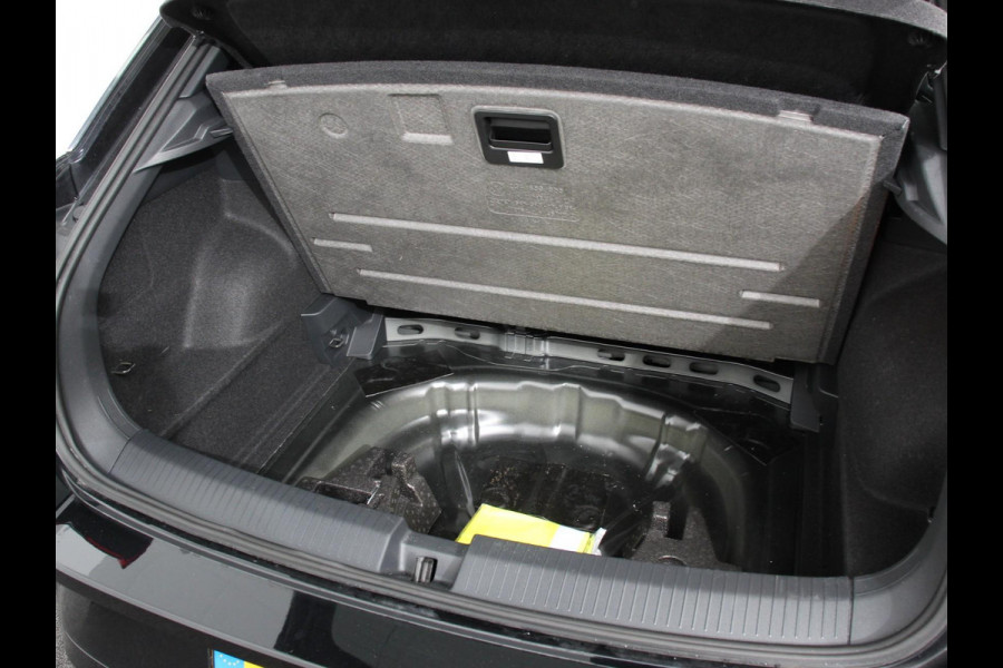 Volkswagen T-Roc 1.5 TSI DSG R-Line Climate control Adaptieve cruise control LED Navigatie Achteruitrijcamera Parkeersensoren Apple Carplay Android Auto Radio