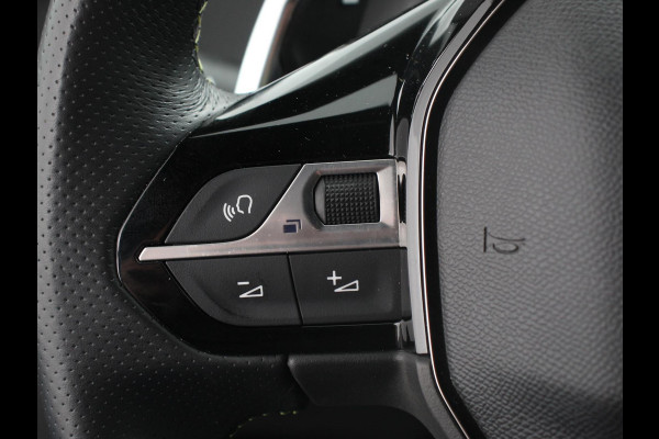 Peugeot 2008 1.2 PureTech 130pk Automaat GT Climate Control Camera Achter Navigatie Apple Carplay / Android auto Digitale Cockpit Velgen 17 inch