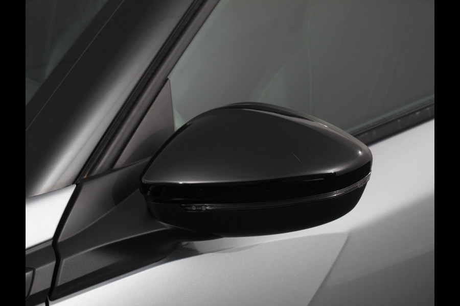Peugeot 2008 1.2 PureTech 130pk Automaat GT Climate Control Camera Achter Navigatie Apple Carplay / Android auto Digitale Cockpit Velgen 17 inch