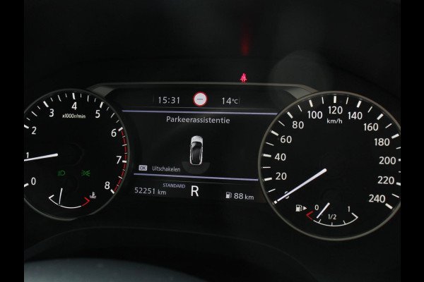 Nissan QASHQAI 1.3 MHEV 158pk Automaat Xtronic Acenta Navigatie Apple Carplay/Andoid Auto Parkeersensor achter Camera Adaptive Cruise Control Blind Spot Assist Stuur- en stoelverwarming Ledverlichting Climate control