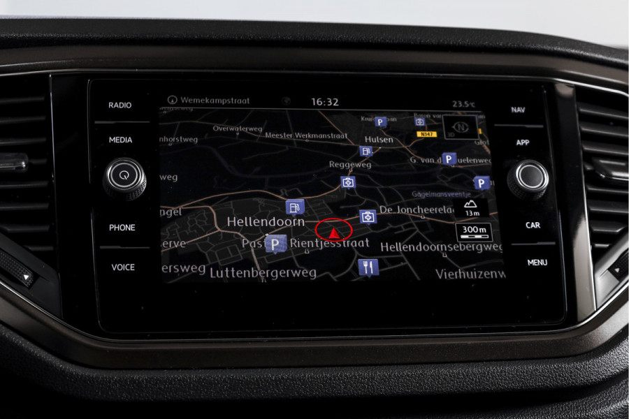Volkswagen T-Roc 1.5 TSI Style 150 PK | Adapt. Cruise | PDC | Camera | NAV + App. Connect | ECC | Elek. Klep | LM 17" |