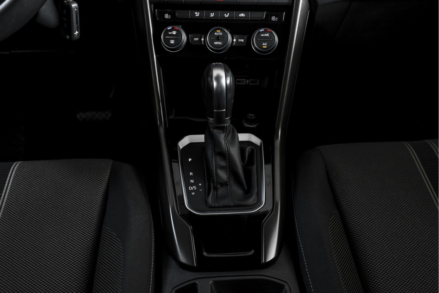 Volkswagen T-Roc 1.5 TSI Style 150 PK | Adapt. Cruise | PDC | Camera | NAV + App. Connect | ECC | Elek. Klep | LM 17" |