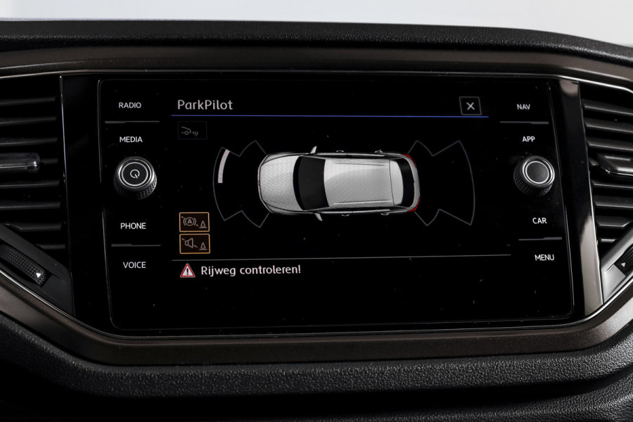 Volkswagen T-Roc 1.5 TSI Style 150 PK | Adapt. Cruise | PDC | Camera | NAV + App. Connect | ECC | Elek. Klep | LM 17" |