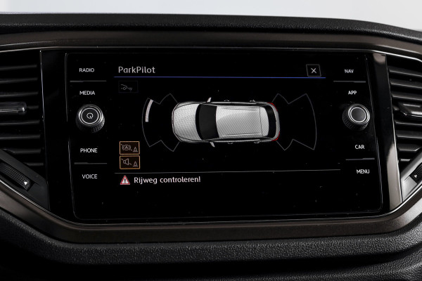 Volkswagen T-Roc 1.5 TSI Style 150 PK | Adapt. Cruise | PDC | Camera | NAV + App. Connect | ECC | Elek. Klep | LM 17" |