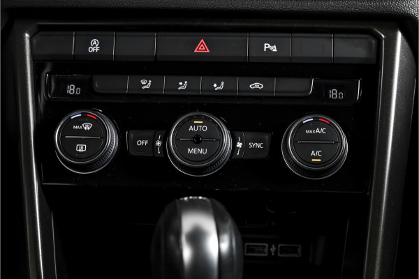 Volkswagen T-Roc 1.5 TSI Style 150 PK | Adapt. Cruise | PDC | Camera | NAV + App. Connect | ECC | Elek. Klep | LM 17" |