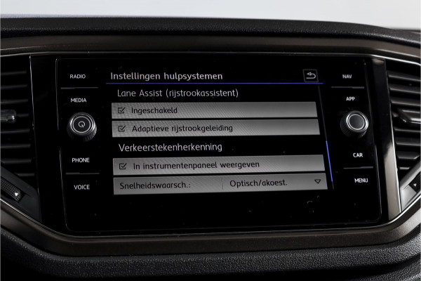 Volkswagen T-Roc 1.5 TSI Style 150 PK | Adapt. Cruise | PDC | Camera | NAV + App. Connect | ECC | Elek. Klep | LM 17" |