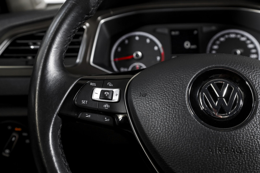 Volkswagen T-Roc 1.5 TSI Style 150 PK | Adapt. Cruise | PDC | Camera | NAV + App. Connect | ECC | Elek. Klep | LM 17" |