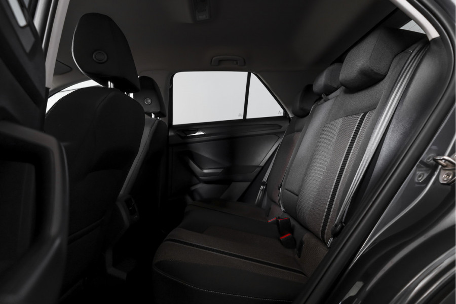 Volkswagen T-Roc 1.5 TSI Style 150 PK | Adapt. Cruise | PDC | Camera | NAV + App. Connect | ECC | Elek. Klep | LM 17" |
