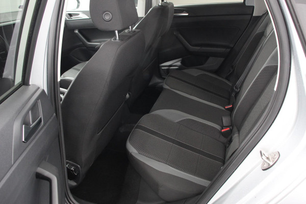 Volkswagen Polo 1.0 TSI 110 pk DSG Highline Panorama dak Navigatie Apple Carplay/Android Auto Wireless Adaptive Cruise Control Parkeersensoren Stoelverwarming  Climatronic Getinte ramen
