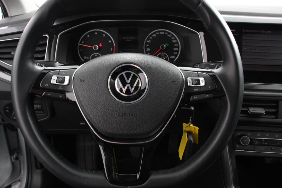 Volkswagen Polo 1.0 TSI 110 pk DSG Highline Panorama dak Navigatie Apple Carplay/Android Auto Wireless Adaptive Cruise Control Parkeersensoren Stoelverwarming  Climatronic Getinte ramen