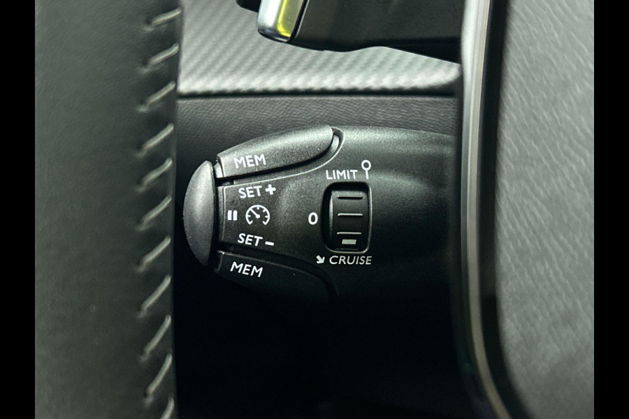 Peugeot 2008 1.2 PureTech 130pk Automaat Allure Pack Climate control Cruise control Navigatie Parkeersensoren Apple Carplay/ Android Auto LED Lichtmetalen Velgen Cruise Control