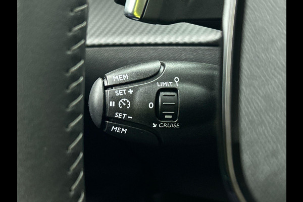 Peugeot 2008 1.2 PureTech 130pk Automaat Allure Pack Climate control Cruise control Navigatie Parkeersensoren Apple Carplay/ Android Auto LED Lichtmetalen Velgen Cruise Control
