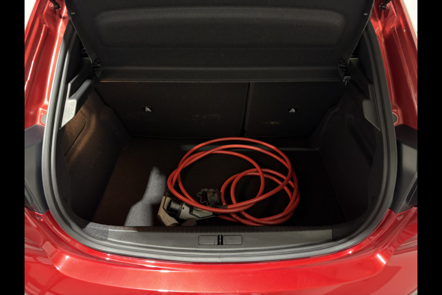 Peugeot e-208 EV GT 51 kWh | 360 Cam | Sport interieur | Soh (batterijcheck) Waarde 97,8 %