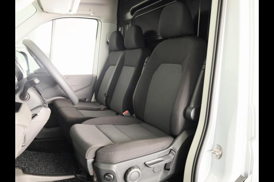 Volkswagen Crafter 35 2.0 TDI L3H3 Highline EURO VI 140 pk | Verlengde garantie | Navigatie | Dode hoek detentie | Trekhaak | Verwarmde voorruit