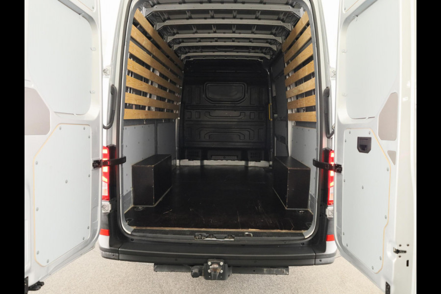 Volkswagen Crafter 35 2.0 TDI L3H3 Highline EURO VI 140 pk | Verlengde garantie | Navigatie | Dode hoek detentie | Trekhaak | Verwarmde voorruit