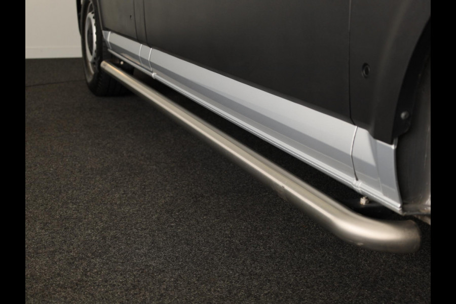 Volkswagen Crafter 35 2.0 TDI L3H3 Highline EURO VI 140 pk | Verlengde garantie | Navigatie | Dode hoek detentie | Trekhaak | Verwarmde voorruit