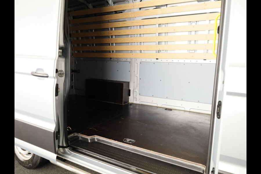 Volkswagen Crafter 35 2.0 TDI L3H3 Highline EURO VI 140 pk | Verlengde garantie | Navigatie | Dode hoek detentie | Trekhaak | Verwarmde voorruit