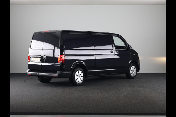 Volkswagen Transporter 2.0 TDI L2H3 28 Comfortline 150 pk Automaat | Navigatie | Trekhaak | Parkeersensoren achter | Achteruitrijcamera | Cruise control | Apple Carplay/Android Auto |