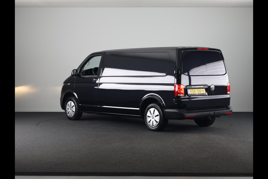 Volkswagen Transporter 2.0 TDI L2H3 28 Comfortline 150 pk Automaat | Navigatie | Trekhaak | Parkeersensoren achter | Achteruitrijcamera | Cruise control | Apple Carplay/Android Auto |