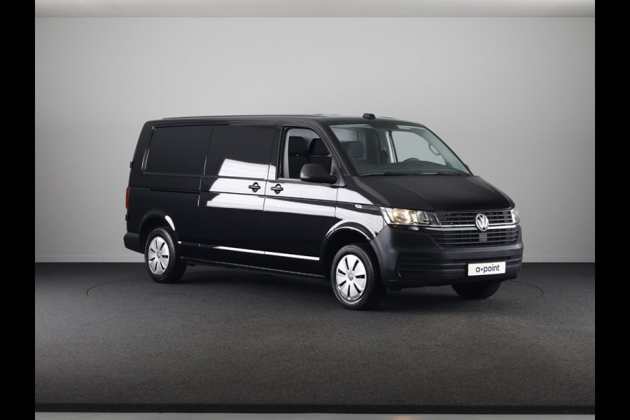 Volkswagen Transporter 2.0 TDI L2H3 28 Comfortline 150 pk Automaat | Navigatie | Trekhaak | Parkeersensoren achter | Achteruitrijcamera | Cruise control | Apple Carplay/Android Auto |