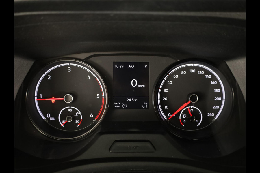 Volkswagen Transporter 2.0 TDI L2H3 28 Comfortline 150 pk Automaat | Navigatie | Trekhaak | Parkeersensoren achter | Achteruitrijcamera | Cruise control | Apple Carplay/Android Auto |