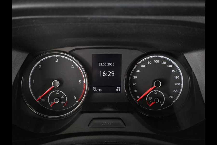 Volkswagen Transporter 2.0 TDI L2H3 28 Comfortline 150 pk Automaat | Navigatie | Trekhaak | Parkeersensoren achter | Achteruitrijcamera | Cruise control | Apple Carplay/Android Auto |