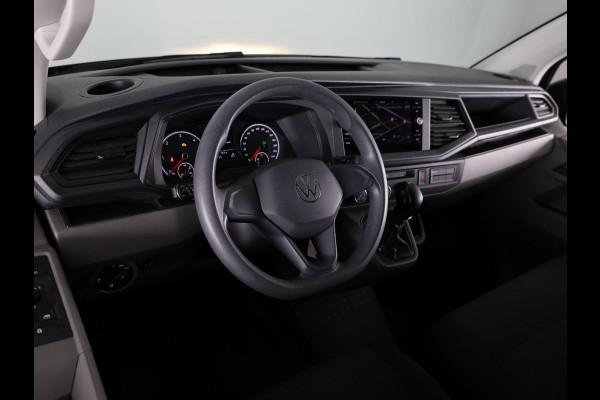 Volkswagen Transporter 2.0 TDI L2H3 28 Comfortline 150 pk Automaat | Navigatie | Trekhaak | Parkeersensoren achter | Achteruitrijcamera | Cruise control | Apple Carplay/Android Auto |