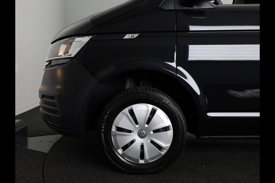 Volkswagen Transporter 2.0 TDI L2H3 28 Comfortline 150 pk Automaat | Navigatie | Trekhaak | Parkeersensoren achter | Achteruitrijcamera | Cruise control | Apple Carplay/Android Auto |