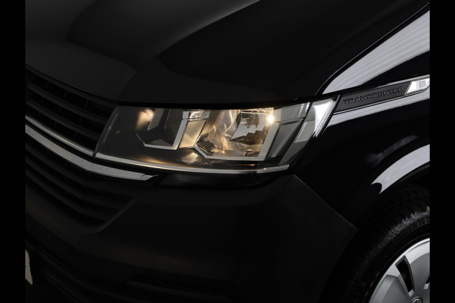 Volkswagen Transporter 2.0 TDI L2H3 28 Comfortline 150 pk Automaat | Navigatie | Trekhaak | Parkeersensoren achter | Achteruitrijcamera | Cruise control | Apple Carplay/Android Auto |