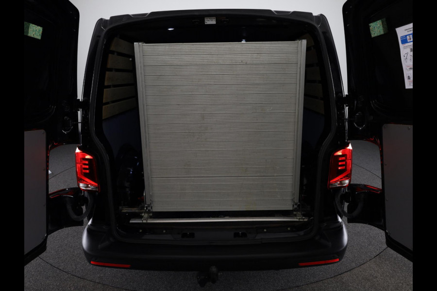 Volkswagen Transporter 2.0 TDI L2H3 28 Comfortline 150 pk Automaat | Navigatie | Trekhaak | Parkeersensoren achter | Achteruitrijcamera | Cruise control | Apple Carplay/Android Auto |