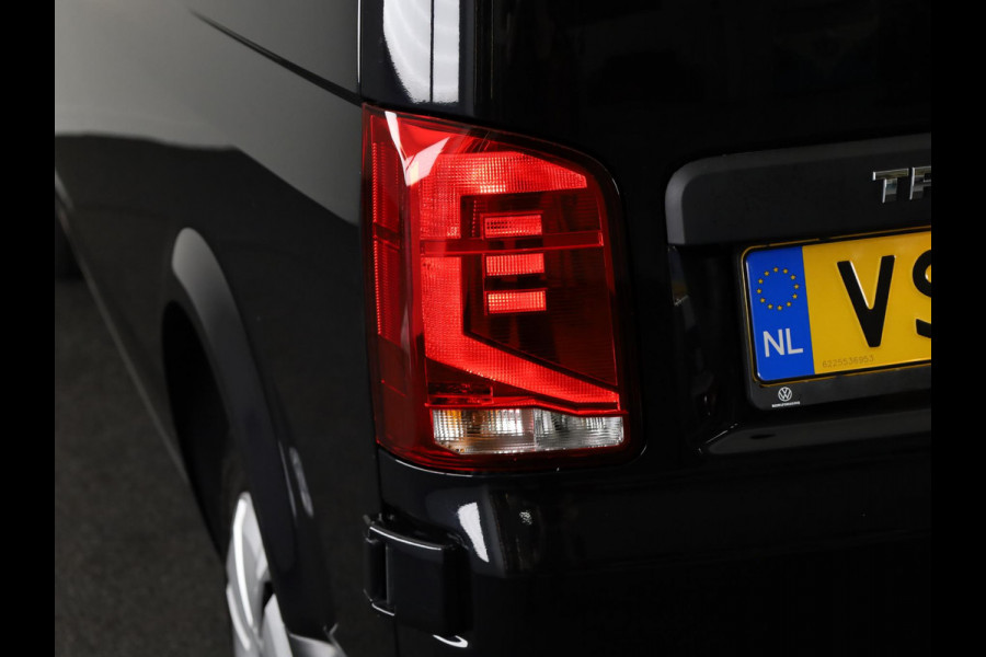 Volkswagen Transporter 2.0 TDI L2H3 28 Comfortline 150 pk Automaat | Navigatie | Trekhaak | Parkeersensoren achter | Achteruitrijcamera | Cruise control | Apple Carplay/Android Auto |