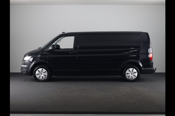 Volkswagen Transporter 2.0 TDI L2H3 28 Comfortline 150 pk Automaat | Navigatie | Trekhaak | Parkeersensoren achter | Achteruitrijcamera | Cruise control | Apple Carplay/Android Auto |