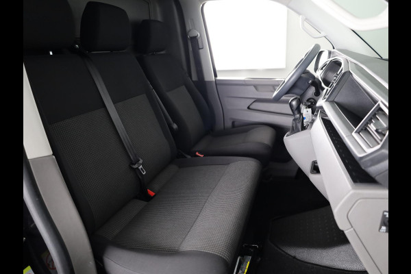 Volkswagen Transporter 2.0 TDI L2H3 28 Comfortline 150 pk Automaat | Navigatie | Trekhaak | Parkeersensoren achter | Achteruitrijcamera | Cruise control | Apple Carplay/Android Auto |