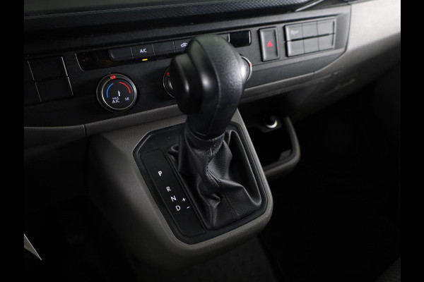 Volkswagen Transporter 2.0 TDI L2H3 28 Comfortline 150 pk Automaat | Navigatie | Trekhaak | Parkeersensoren achter | Achteruitrijcamera | Cruise control | Apple Carplay/Android Auto |